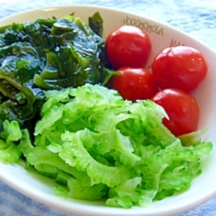 苦瓜とワカメとトマトのサラダ(さっぱりポン酢で)